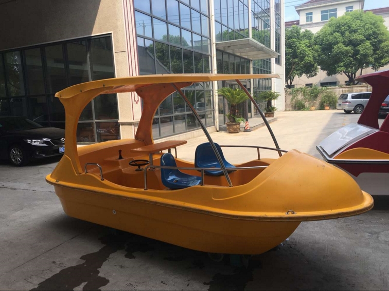 4人轎車(chē)電動(dòng)船